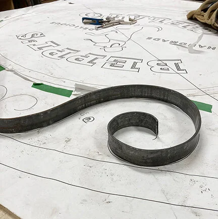 Starting to form the decorative connective structure.