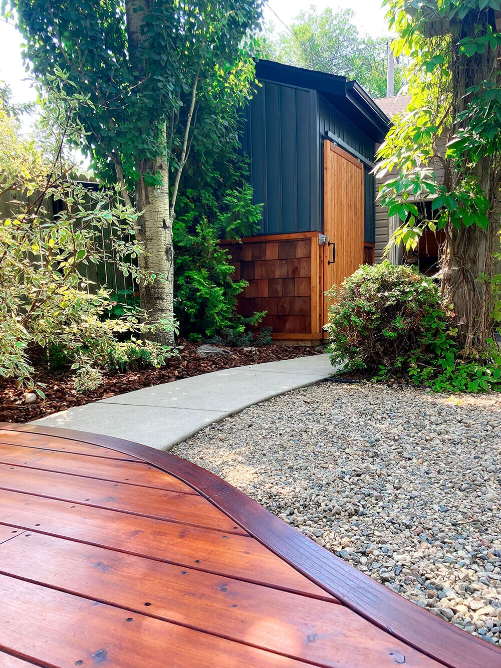 Looking back toward the 'barn'. The curve concept fit the feel of the space perfectly.